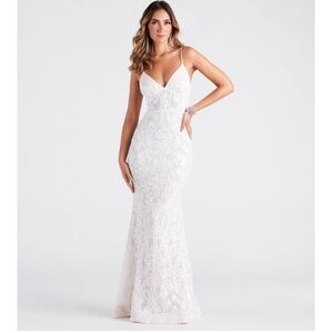 Windsor • White Althea Formal Sequin V-Neck Mermaid Dress • Size S • NWT